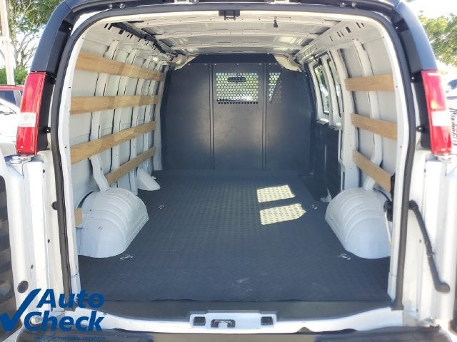 2025 Chevrolet Express Cargo WT