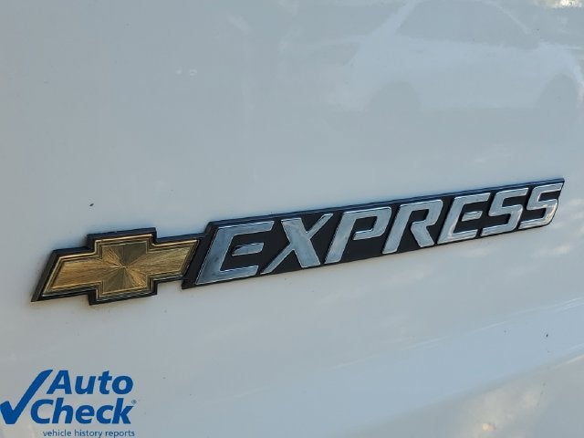 2025 Chevrolet Express Cargo WT