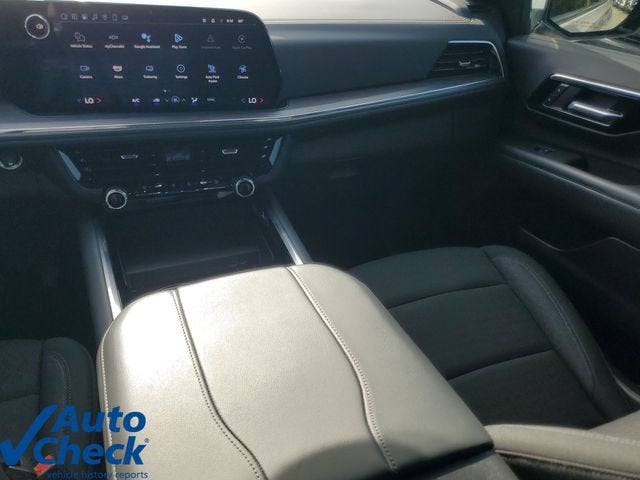 2025 Chevrolet Suburban LS