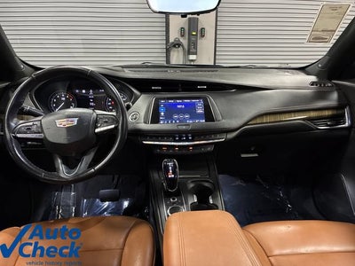 2022 Cadillac XT4 Premium Luxury