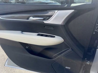 2025 Cadillac XT5 Sport