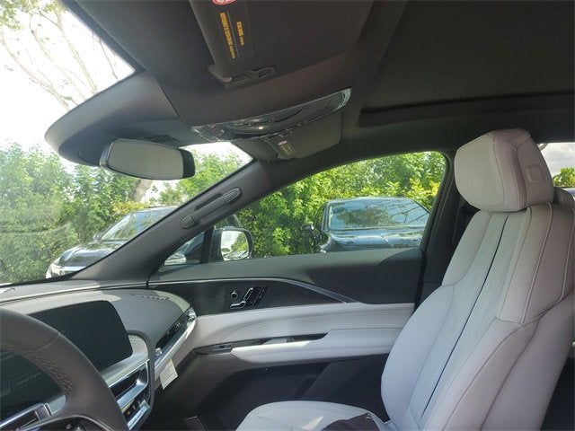 2025 Cadillac LYRIQ Luxury 1