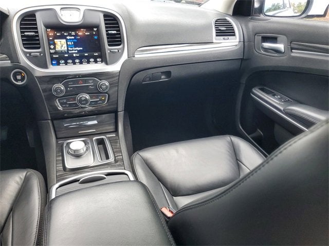 2022 Chrysler 300 Touring L