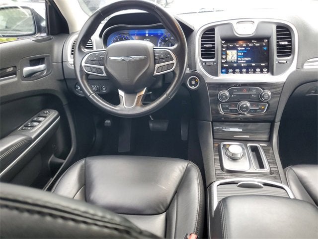 2022 Chrysler 300 Touring L