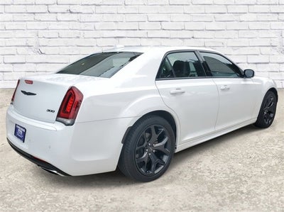 2022 Chrysler 300 Touring L