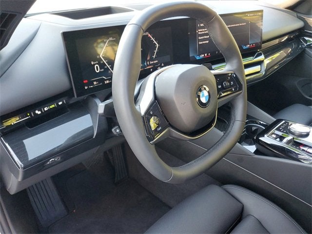 2025 BMW 5 Series 530i