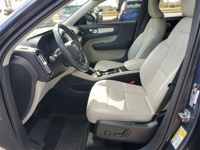 2021 Volvo XC40 Momentum