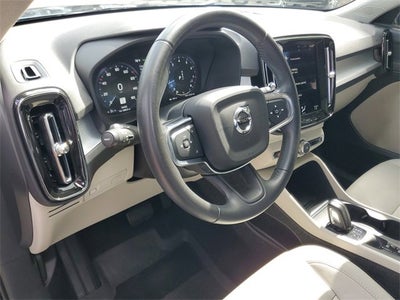 2021 Volvo XC40 Momentum