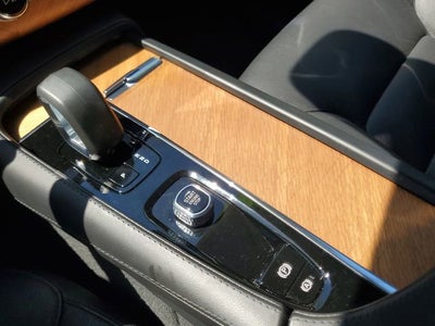 2024 Volvo XC90 Plus Bright Theme